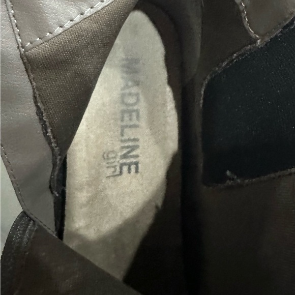 MADELINE Girl 2” Grey Ankle Wedges Sz 8 - Picture 8 of 10